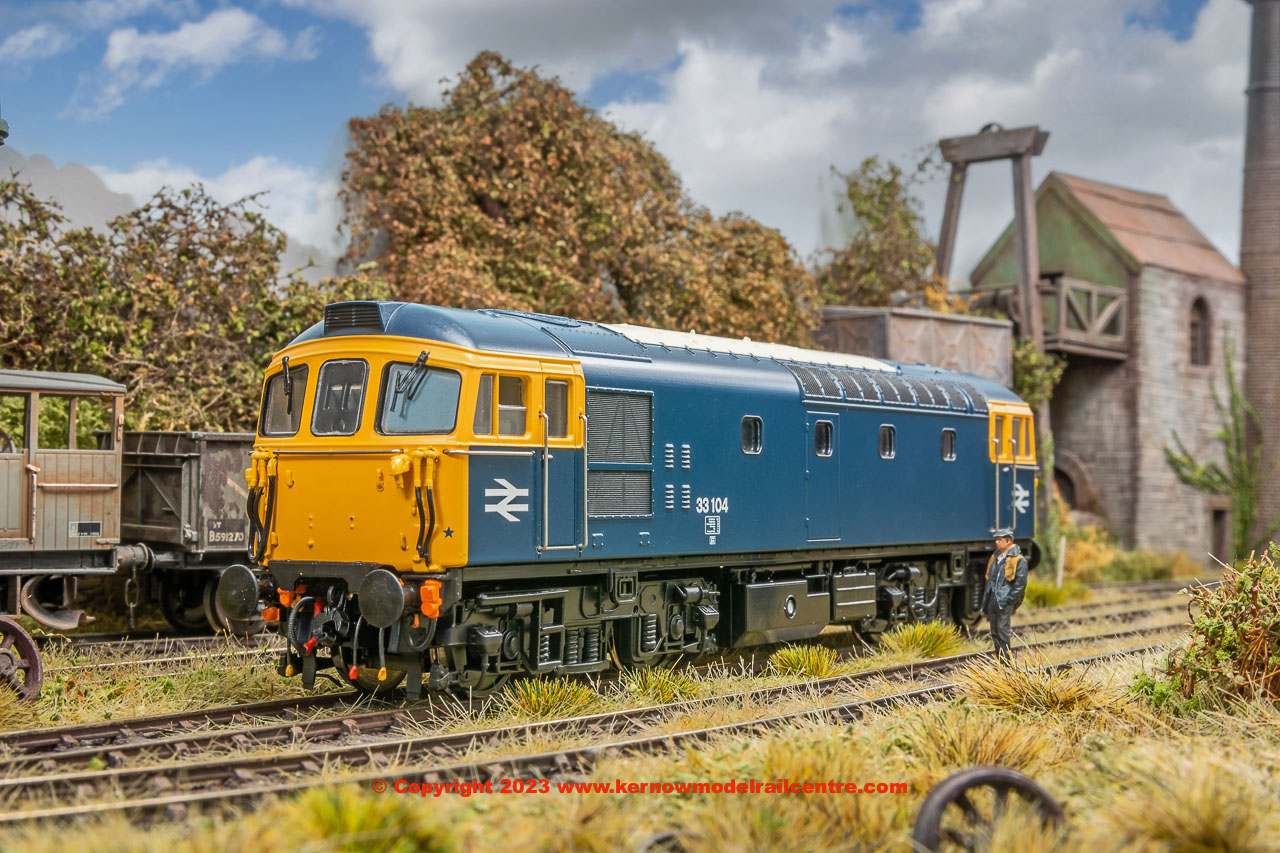 3372 Heljan Class 33/1 Diesel Locomotive number 33 104 in BR Blue livery